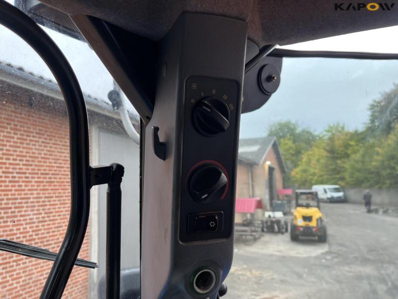 New Holland TS135A tractor with Epoke arm mower 37