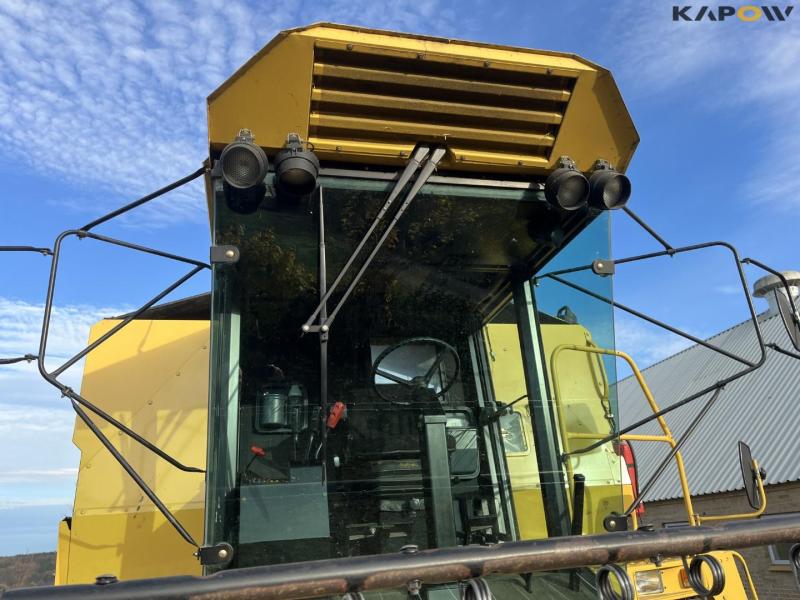 New Holland TX32 with 15 foot header 28