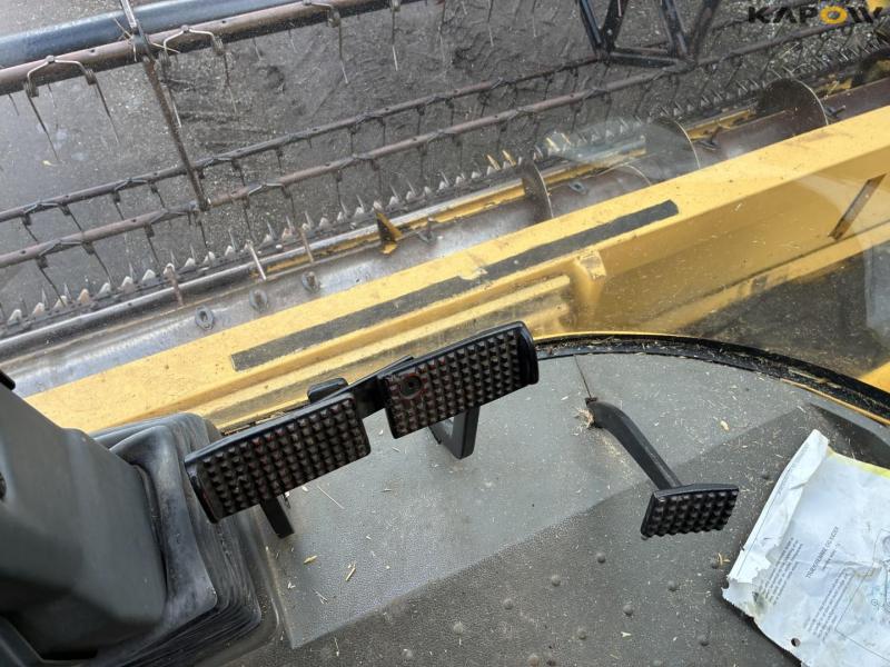 New Holland TX68 plus combine harvester 17