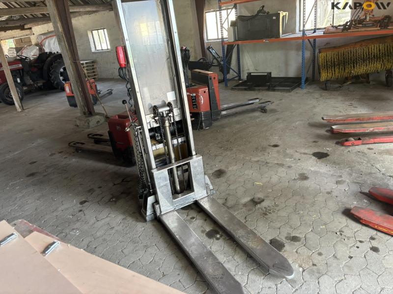 NH SB 500 stainless pallet truck 3