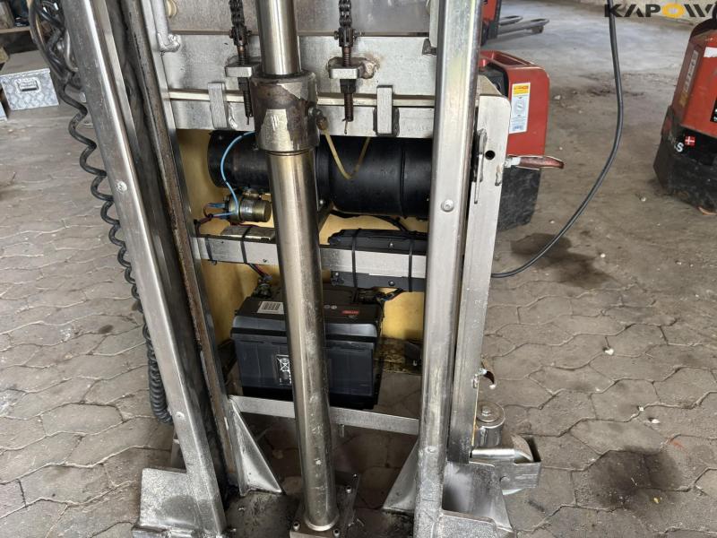 NH SB 500 stainless pallet truck 19