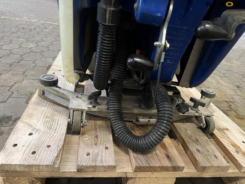 Nilfisk 553BL floor scrubber 11