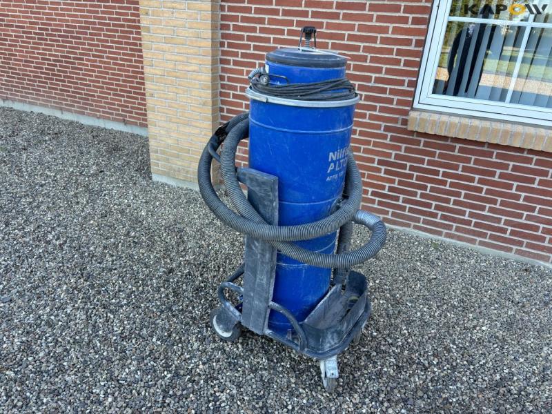 Nilfisk AATIX 125 Wet/Dry Vacuum Cleaner 1