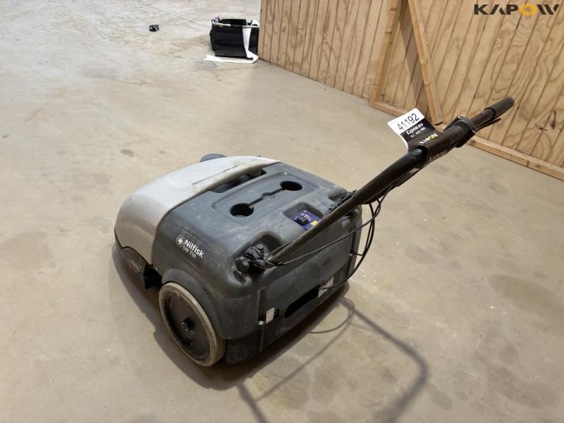 Nilfisk SW750 sweeper 7