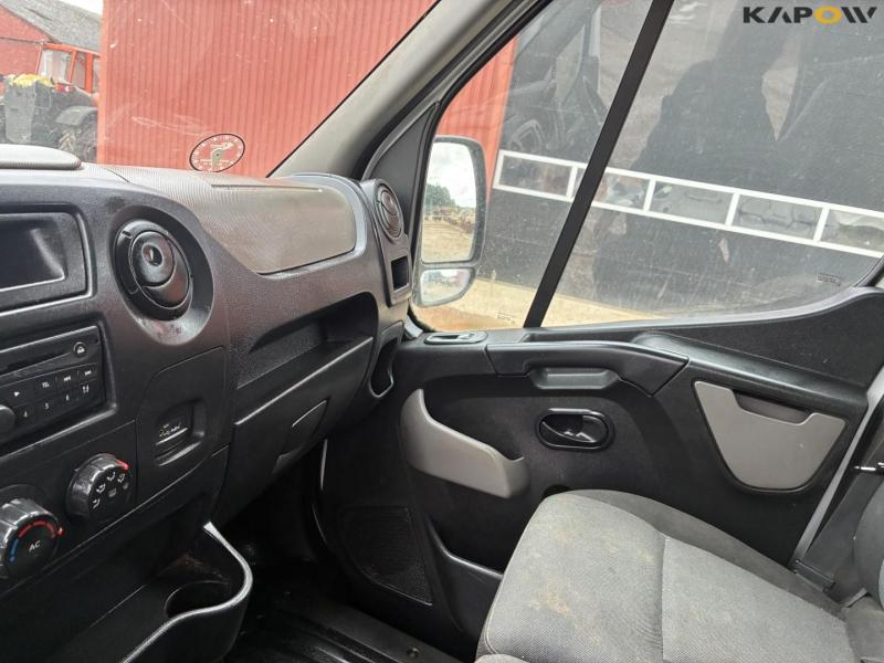 Nissan NV400 van 38