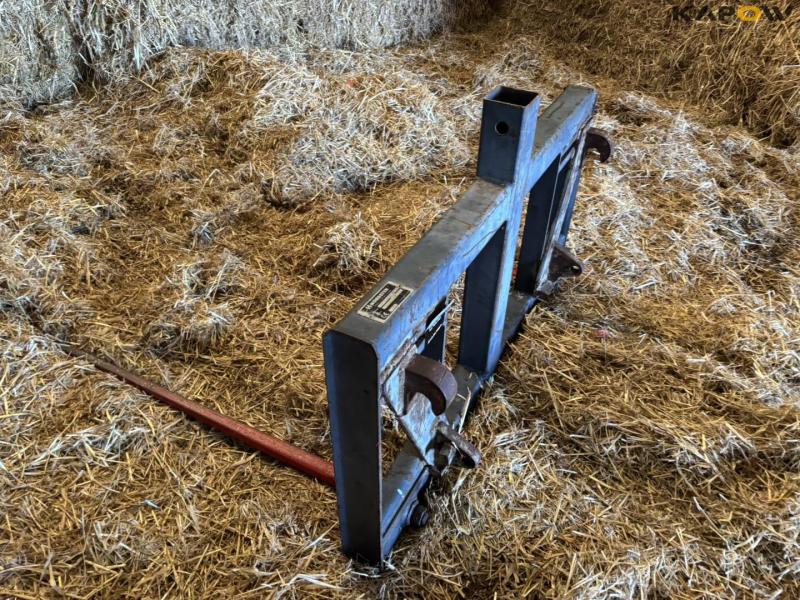 Nordsten bale spear with Euro hitch 7