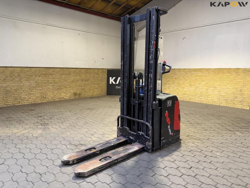 NP CDD16-ES electric stacker 1