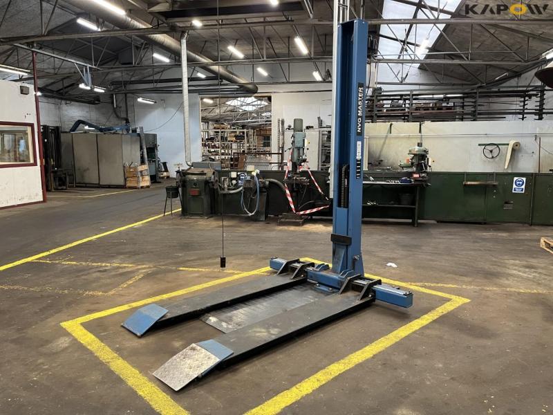 NVG Master 1066 column lift 1