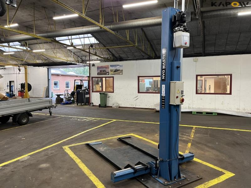 NVG Master 1066 column lift 6
