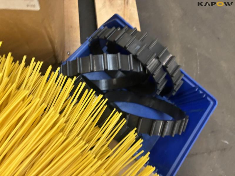 Nylon and steel brushes 20