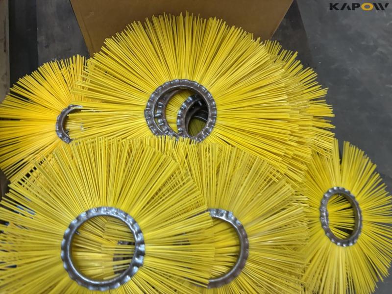 Nylon and steel brushes 32