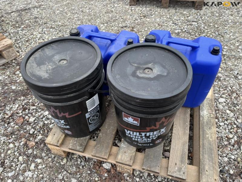 Vultrex grease and Titan Utto WB transmission oil 3