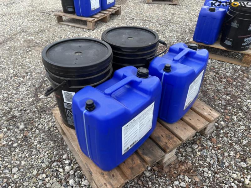 Vultrex grease and Titan Utto WB transmission oil 2