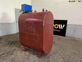 Oil tank with counter.