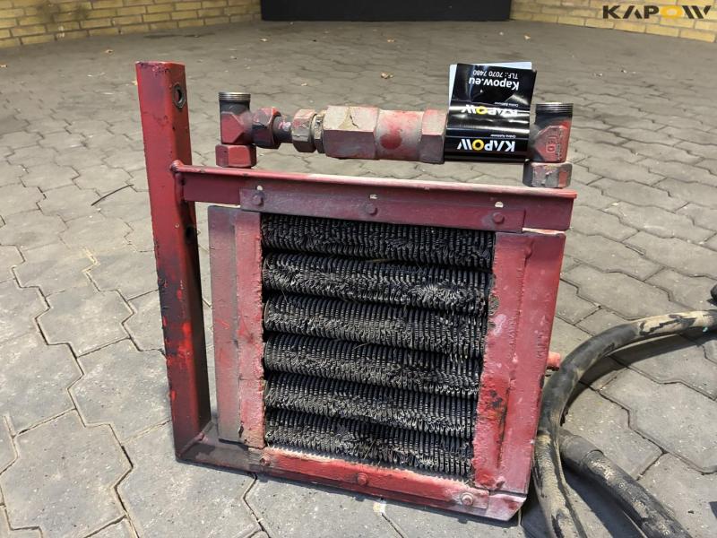 Oil engine with cooler 8