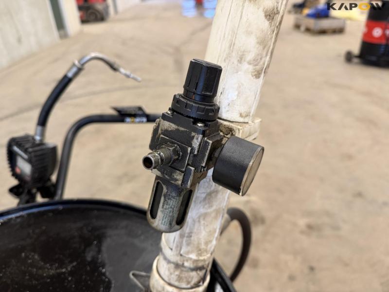 Oil pump and trolley 9