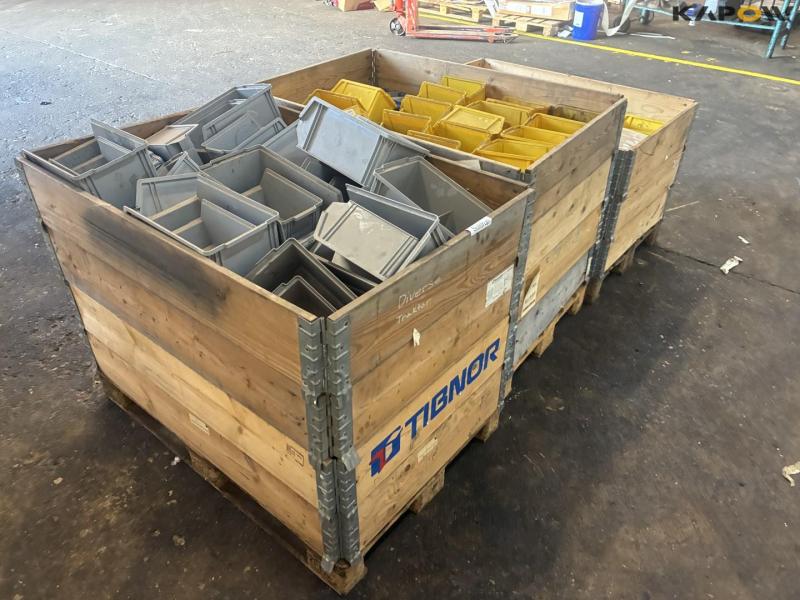 Plastic storage boxes 7