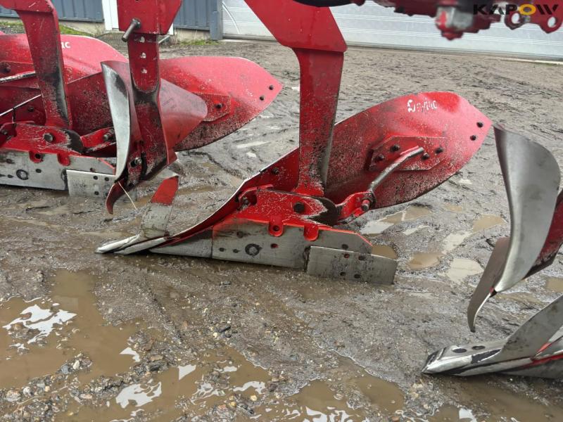 Ovlac 6 furrow plough 29