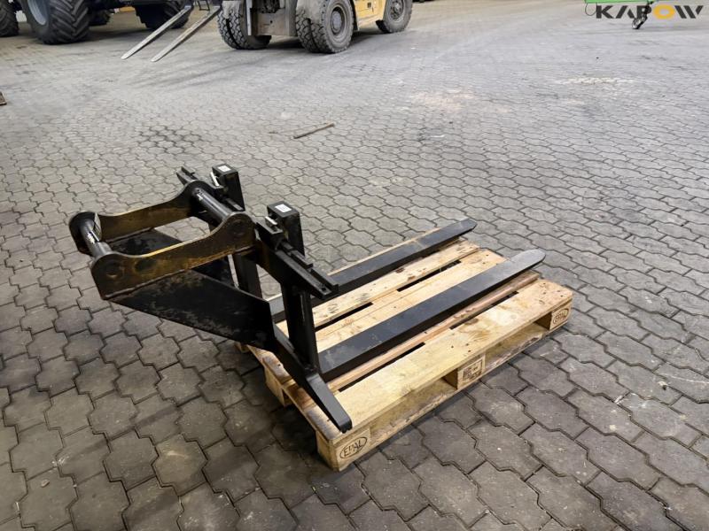 Pallet forks with Hydrema Hitch 5