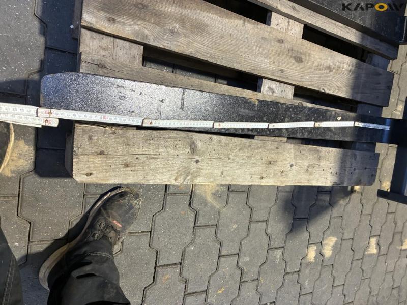 Pallet forks with Bobcat hitch 6