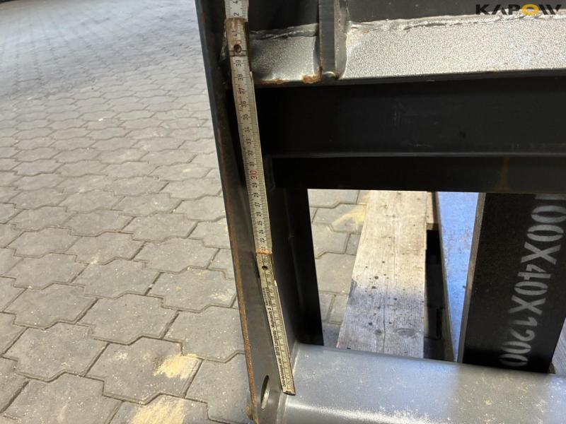 Pallet forks with Bobcat hitch 9