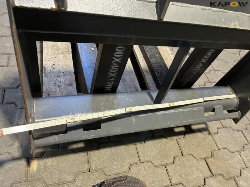 Pallet forks with Bobcat hitch 10
