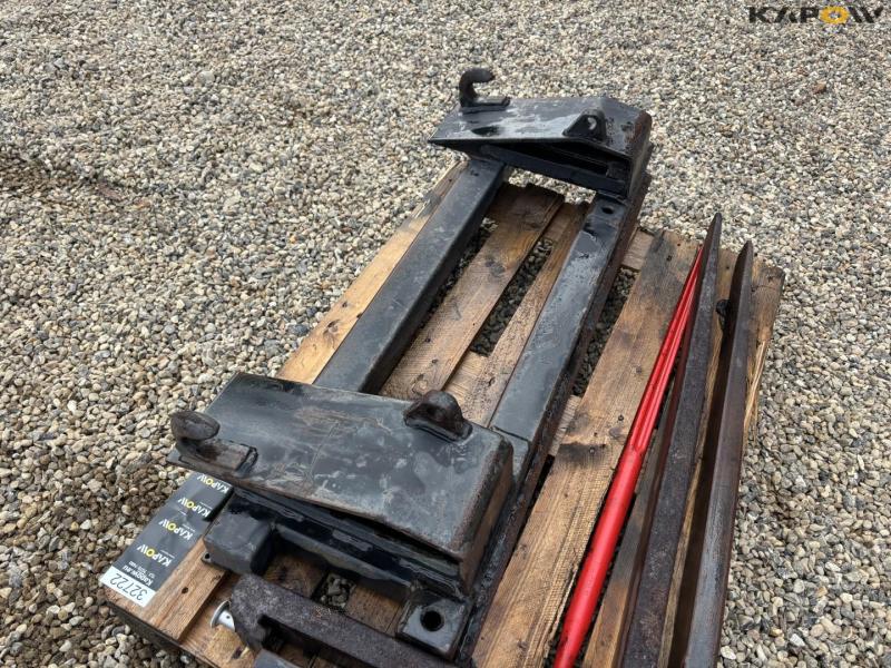 Pallet forks with euro hitch 10