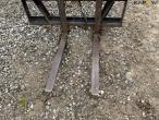 Pallet forks with Euro hitch 11