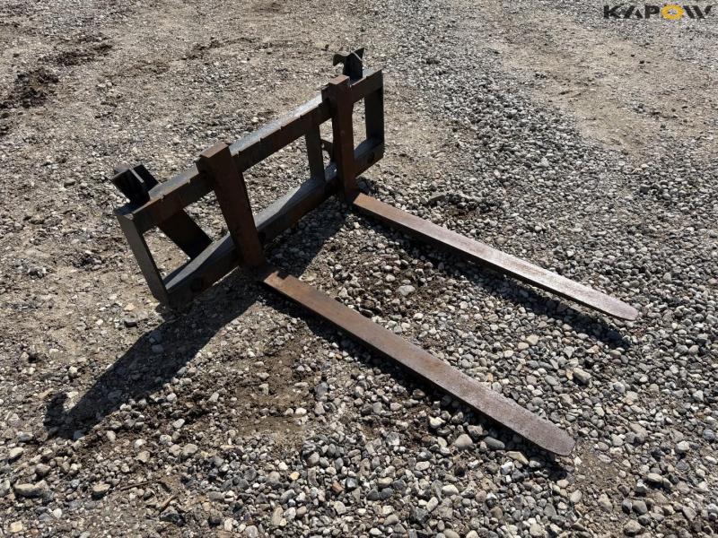 Pallet forks with Euro hitch 3