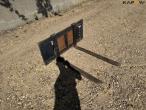 Pallet forks with Euro and Avant hitch 3