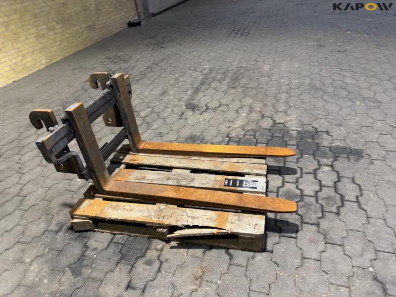 Pallet forks with giant hitch 4