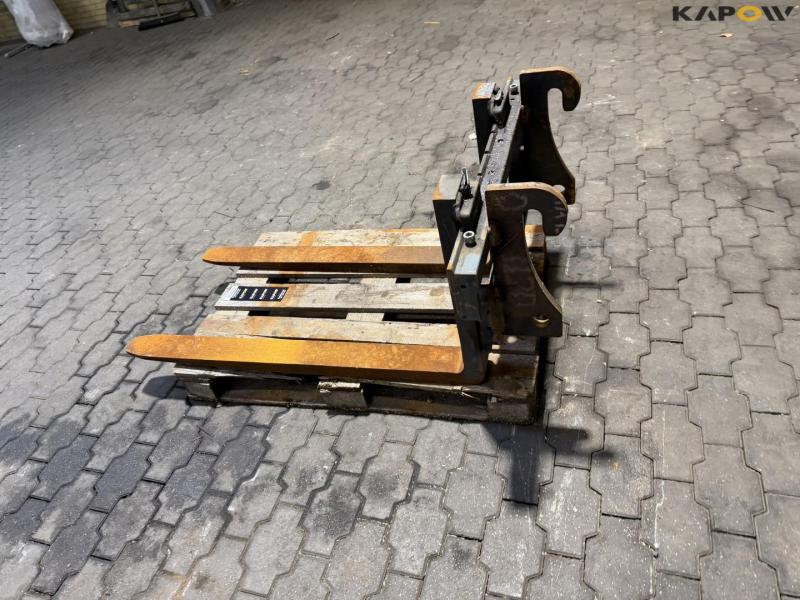 Pallet forks with giant hitch 8
