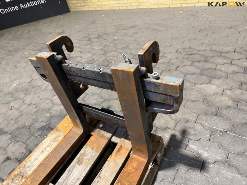 Pallet forks with giant hitch 10
