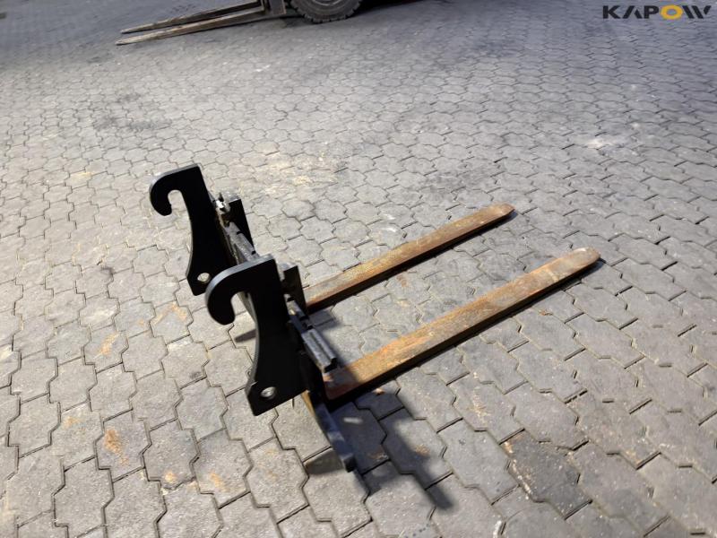 Pallet forks with Giant hitch 5
