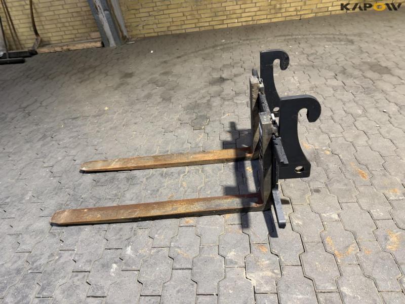 Pallet forks with Giant hitch 8