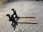 Pallet forks with Giant hitch 4