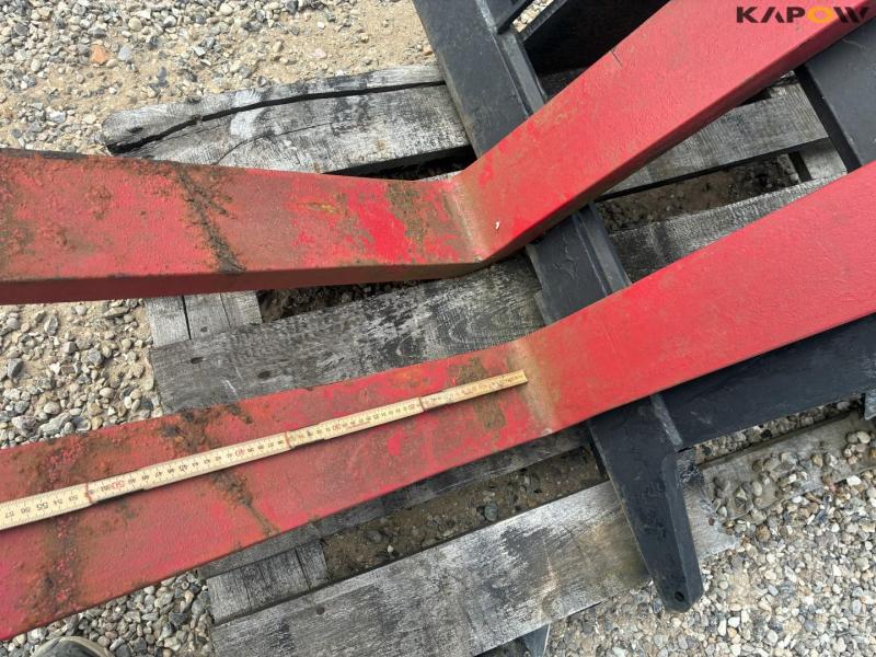 Pallet forks with excavator hitch 9