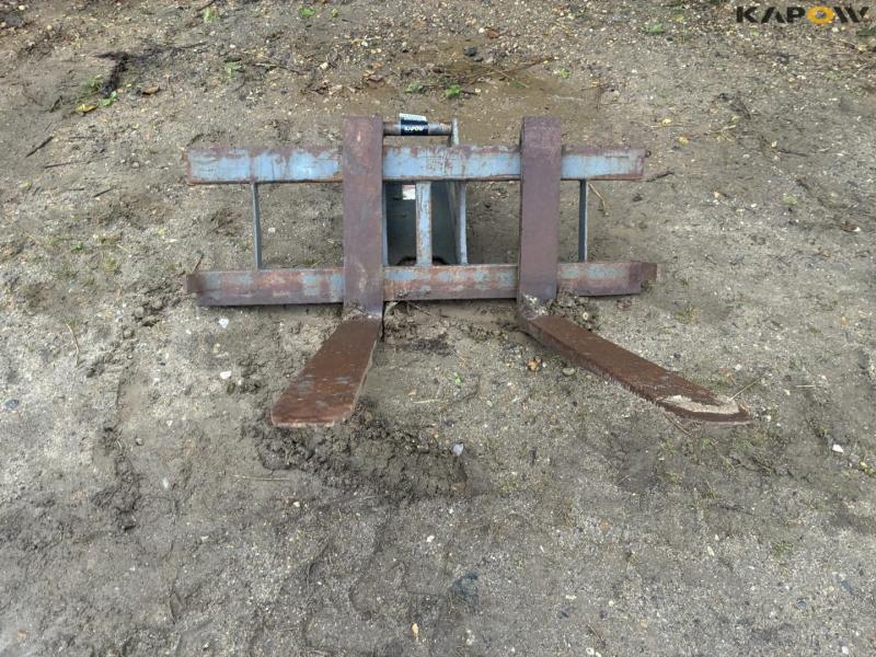 Pallet forks with excavator hitch 2