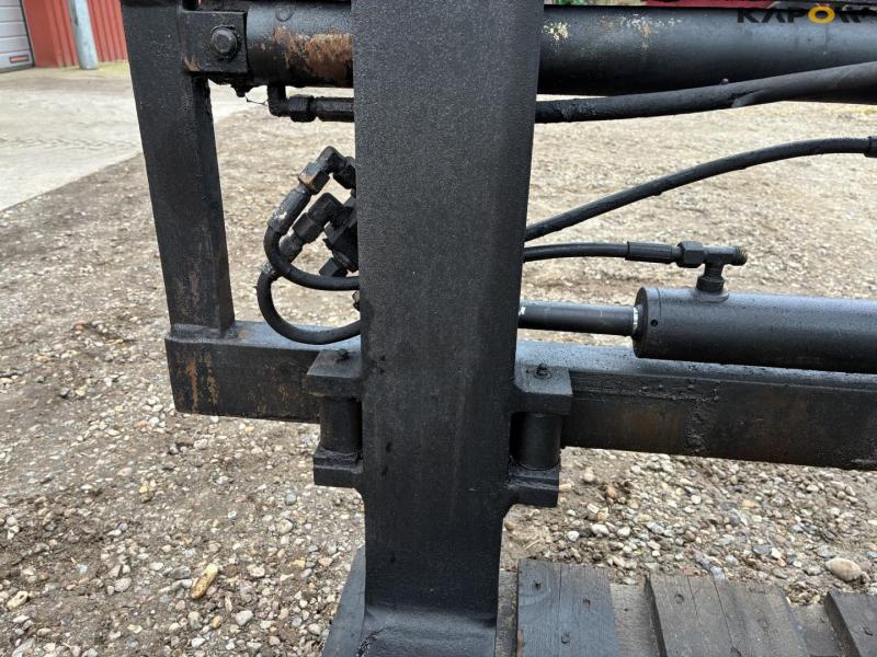 Quick-change pallet forks 12