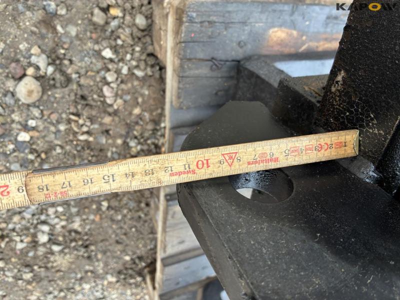 Quick-change pallet forks 22