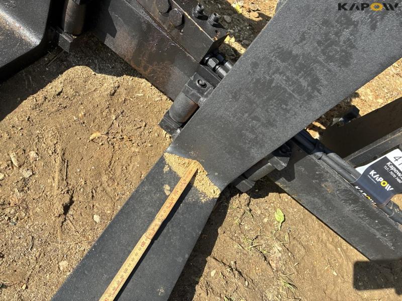Pallet forks with hydraulic side shift 7