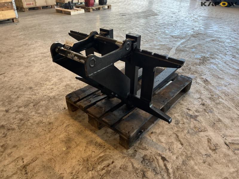 Pallet forks with Hydrema hitch 5