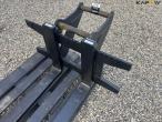 Pallet forks with Hydrema hitch 9