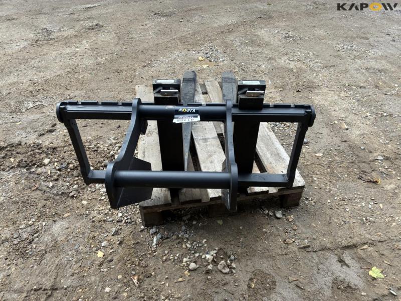 Pallet forks with Hydrema hitch 6