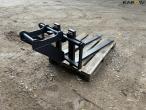 Pallet forks with Hydrema hitch 5