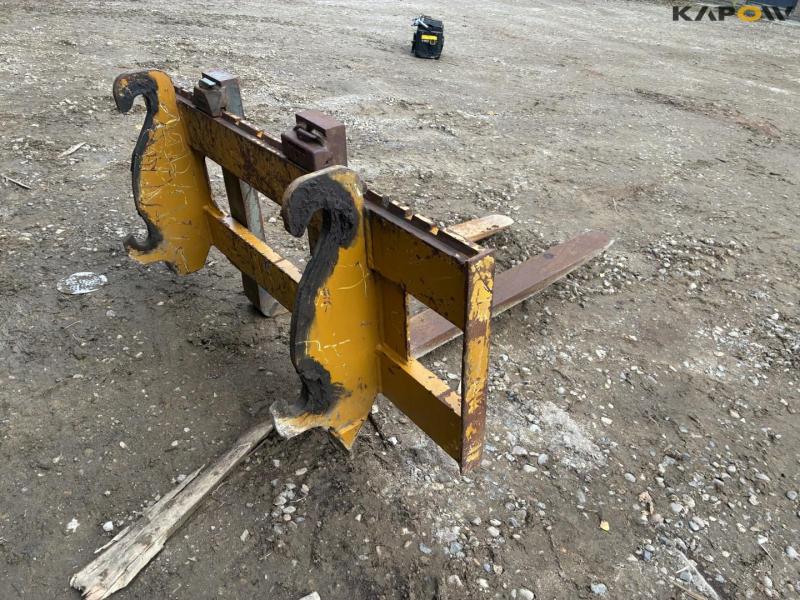 Pallet forks with Hydrema hitch 5