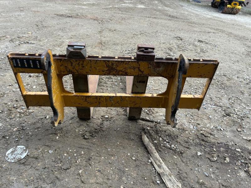 Pallet forks with Hydrema hitch 6