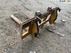 Pallet forks with Hydrema hitch 7