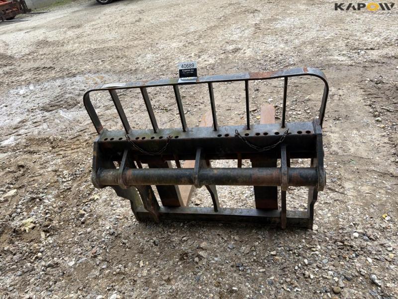 Pallet forks with Manitou hitch 6