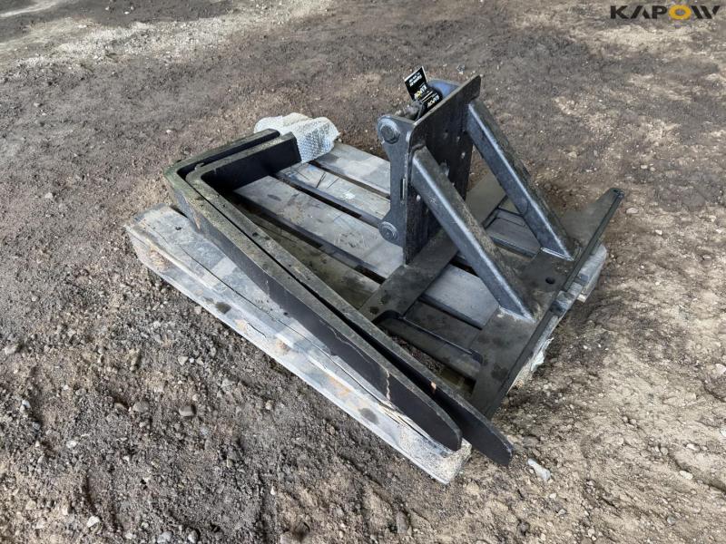 Pallet forks with S40 hitch 1